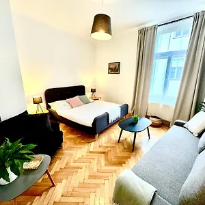 By Jacob Apartamento Praga
